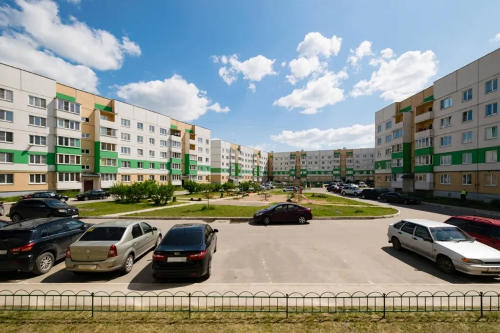 Квартира однокомнатная на улице Батецкой, 37 м², Великий Новгород — двор