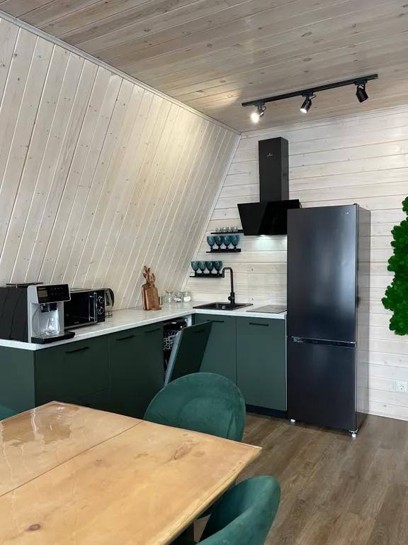 Дом 8-местный на улице Арктической, 100 м², Шерегеш — кухня, фото 5