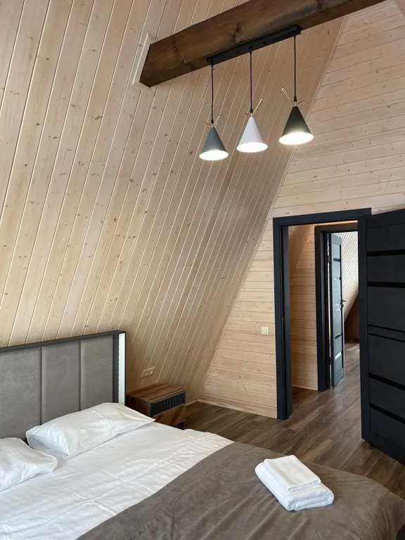Дом 8-местный на улице Арктической, 100 м², Шерегеш — спальня, фото 3