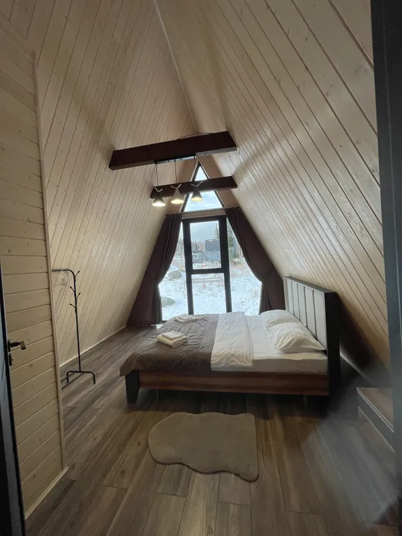 Дом 8-местный на улице Арктической, 100 м², Шерегеш — спальня, фото 5