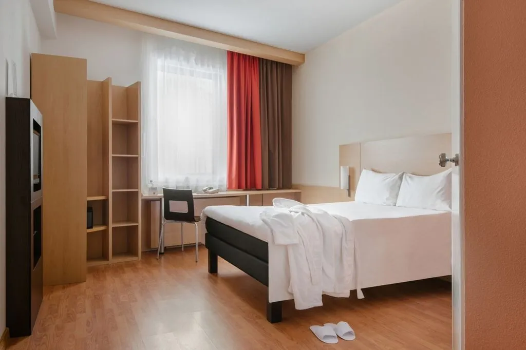 Двухместный номер с 1 кроватью Премиальный — Ibis Москва Павелецкая, фото 1 из 5