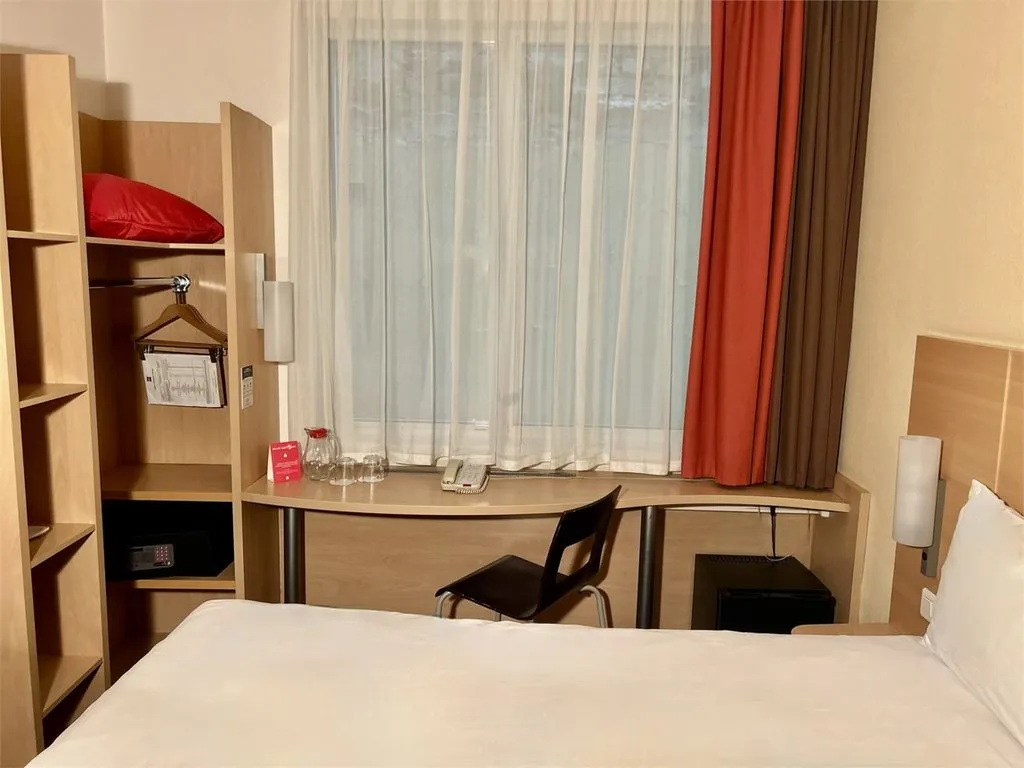 Двухместный номер с 1 кроватью Стандарт без вида — Ibis Москва Павелецкая, фото 1 из 5