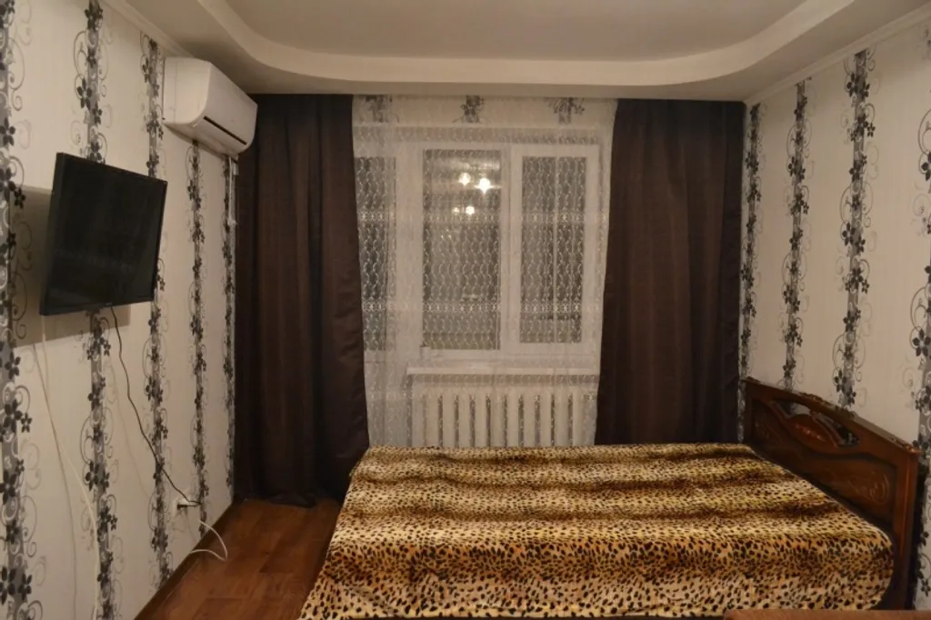 Квартира однокомнатная на улице Курортной, 35 м², Саки — спальня, фото 2