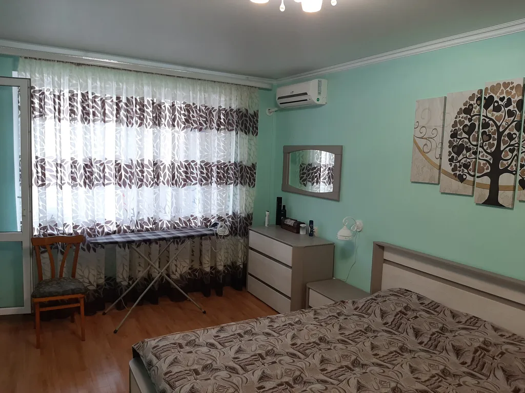 Квартира трёхкомнатная на улице Нахимова, 70 м², Орджоникидзе — фото 8
