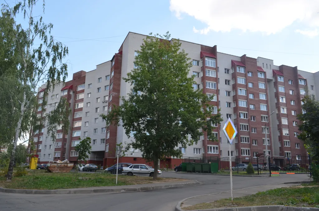 Апартаменты однокомнатные на улице Генерала Паскевича, 42 м², Смоленск — двор, фото 2