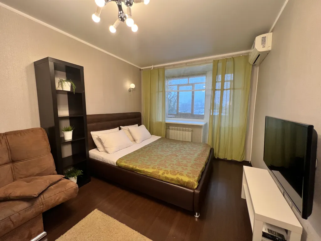 Квартира однокомнатная у Горьковской, в Кузнечихе, 43 м², Нижний Новгород — спальня, фото 9
