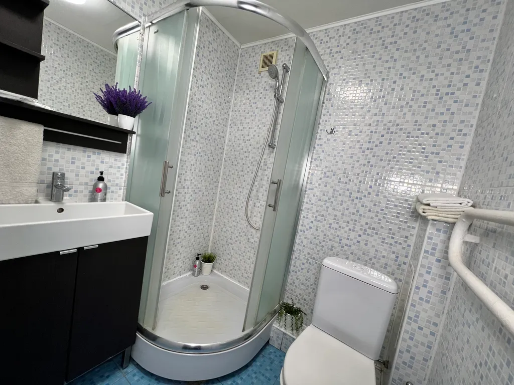 Квартира однокомнатная у Горьковской, в Кузнечихе, 43 м², Нижний Новгород — ванная комната