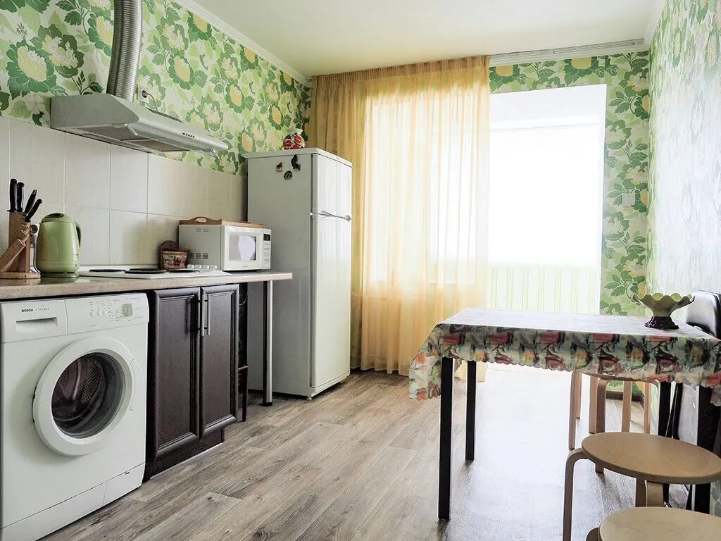 Квартира двухкомнатная на улице Набережной, 70 м², Кисловодск — кухня, фото 3