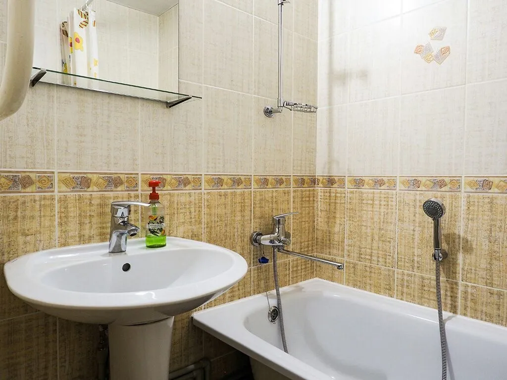 Квартира двухкомнатная на улице Набережной, 70 м², Кисловодск — ванная комната