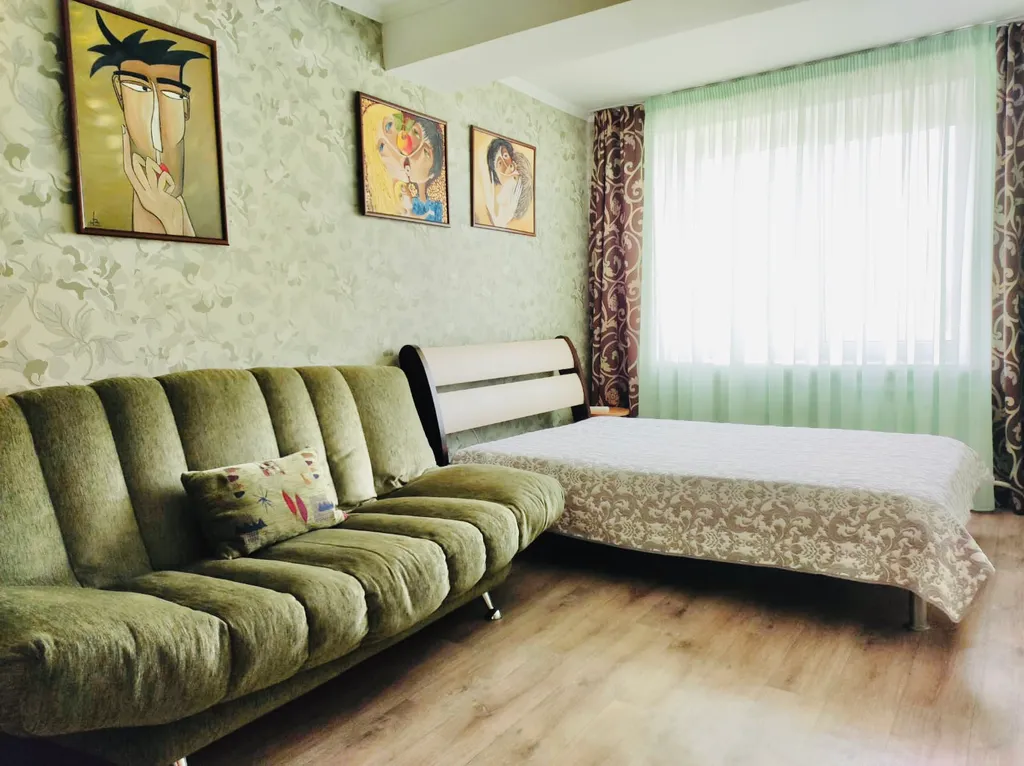 Квартира двухкомнатная на улице Набережной, 70 м², Кисловодск — спальня, фото 2
