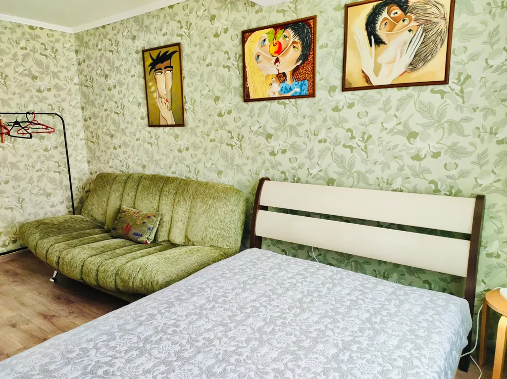 Квартира двухкомнатная на улице Набережной, 70 м², Кисловодск — спальня, фото 5