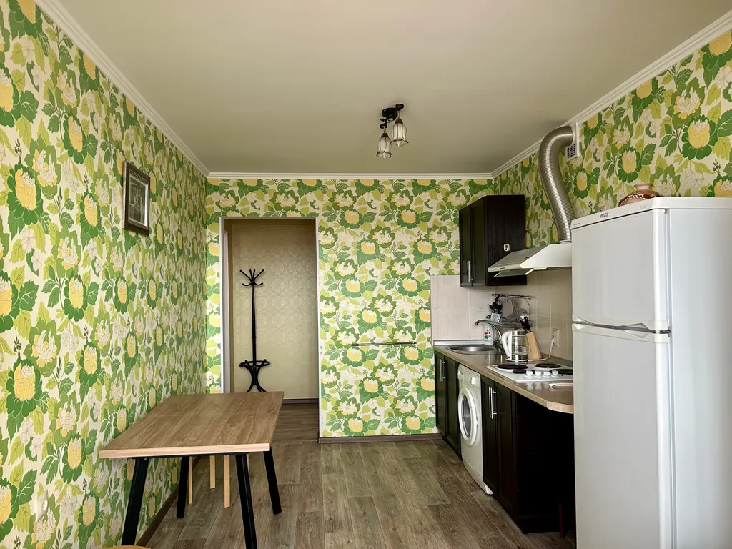 Квартира двухкомнатная на улице Набережной, 70 м², Кисловодск — кухня, фото 2