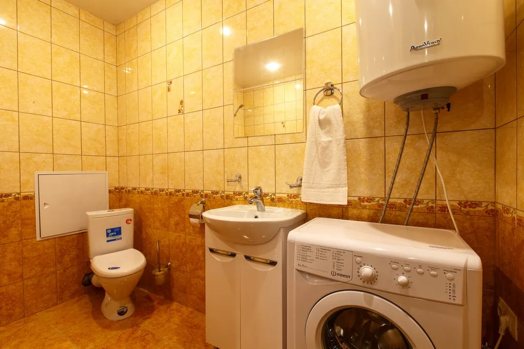 Квартира однокомнатная у Российской, в Октябрьском, 55 м², Самара — ванная комната