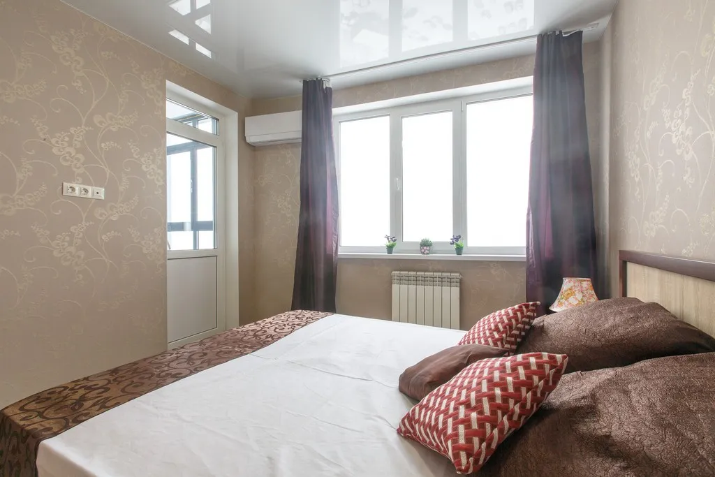 Квартира однокомнатная у Российской, в Октябрьском, 55 м², Самара — спальня, фото 3