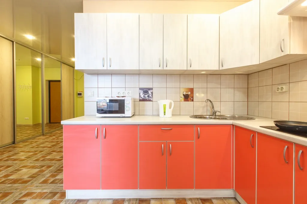 Квартира однокомнатная у Российской, в Октябрьском, 55 м², Самара — кухня, фото 3