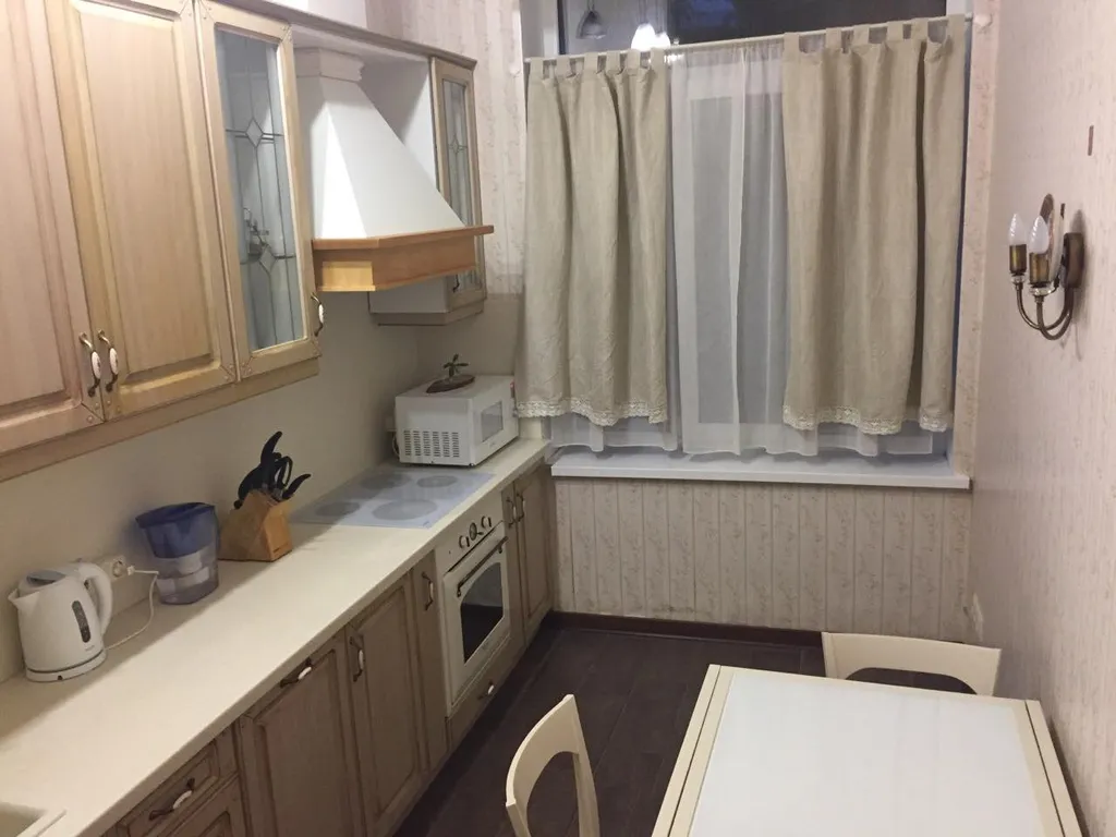 Квартира двухкомнатная на улице Космонавтове, 80 м², Форос — фото 3