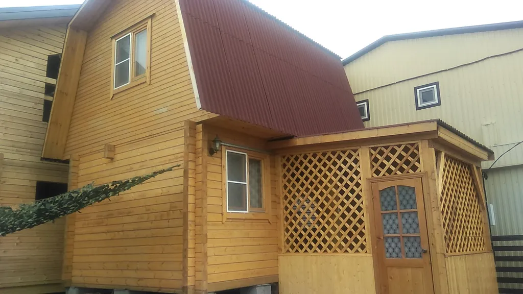 Деревянный домик у моря