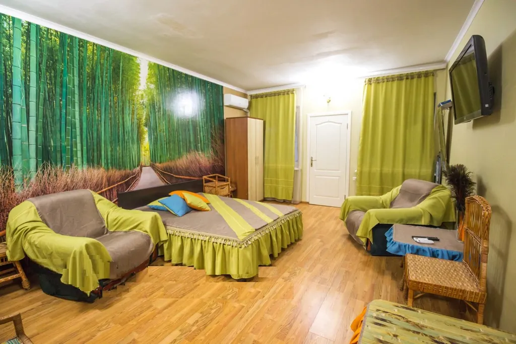 Часть дома с закрытым двором в самом сердце Алушты