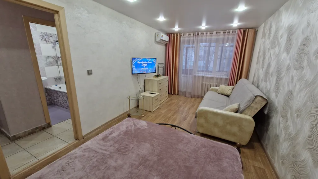 Квартира однокомнатная на улице Богдановиче, 36 м², Ярославль — спальня, фото 3