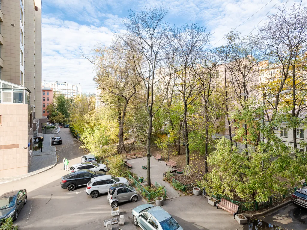 Квартира двухкомнатная у Маяковской, в Тверском, 54 м², Москва — вид из окна, фото 3
