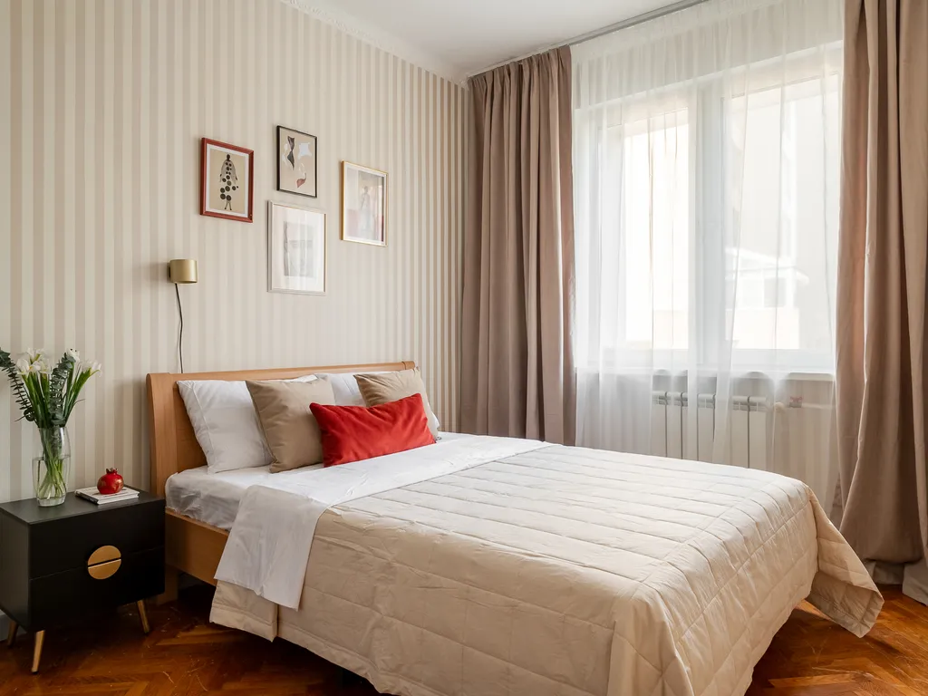 Квартира двухкомнатная у Маяковской, в Тверском, 54 м², Москва — спальня, фото 3