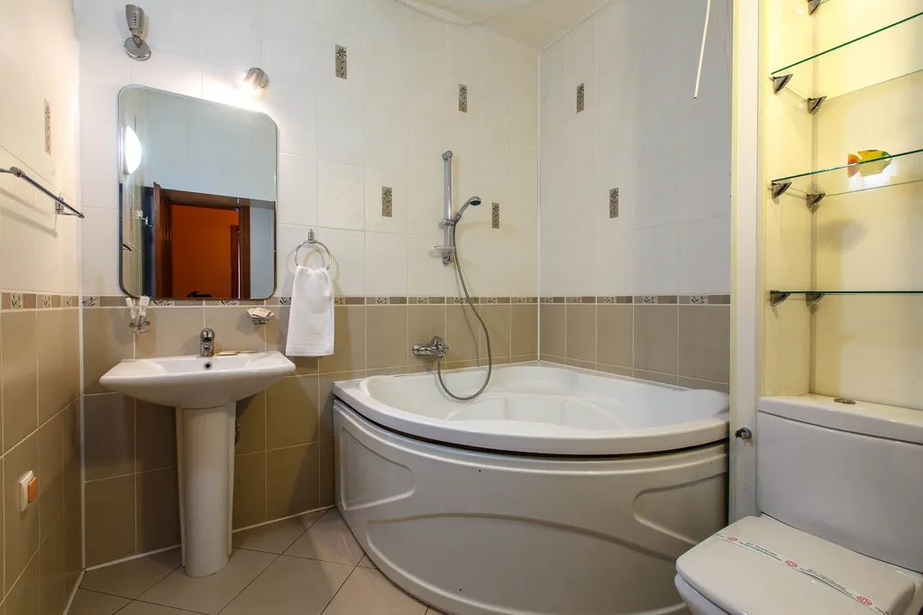 Квартира трёхкомнатная в Самарском, 75 м², Самара — ванная комната