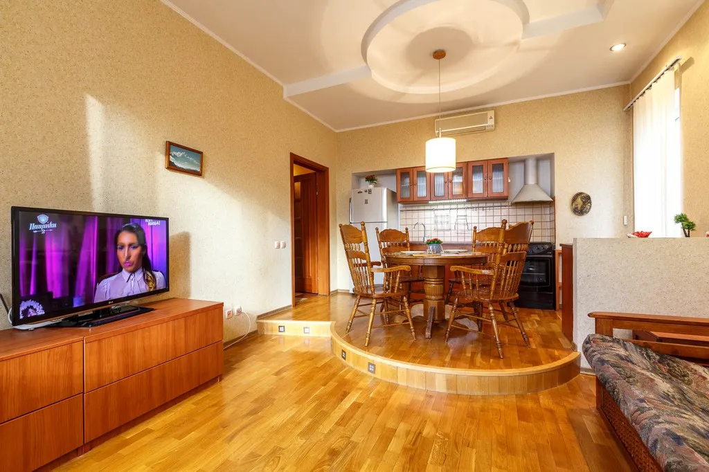 Квартира трёхкомнатная в Самарском, 75 м², Самара — кухня