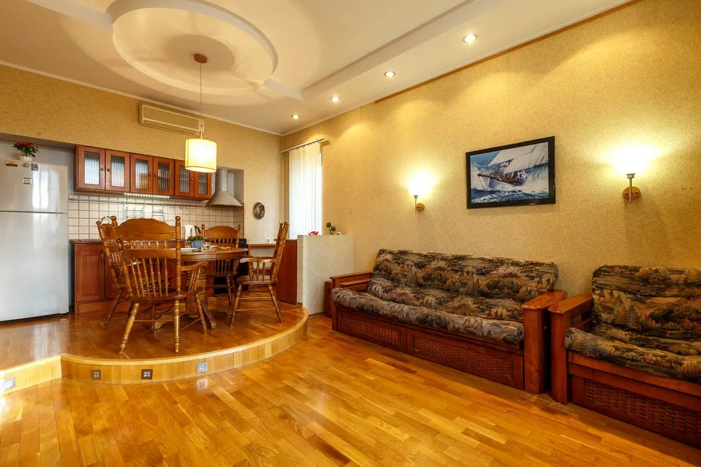 Квартира трёхкомнатная в Самарском, 75 м², Самара — кухня, фото 2
