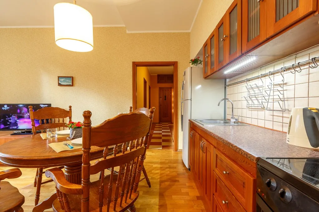 Квартира трёхкомнатная в Самарском, 75 м², Самара — кухня, фото 4