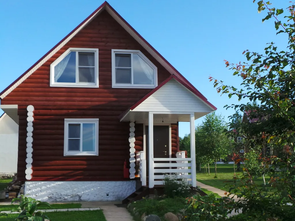 Бревенчатый дом с баней