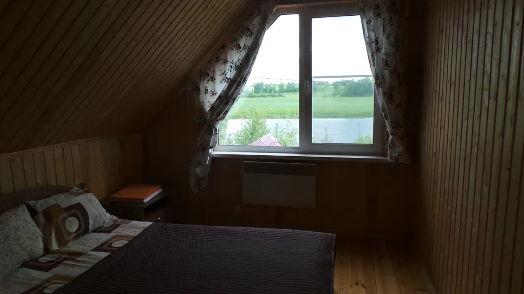 Бревенчатый дом с баней