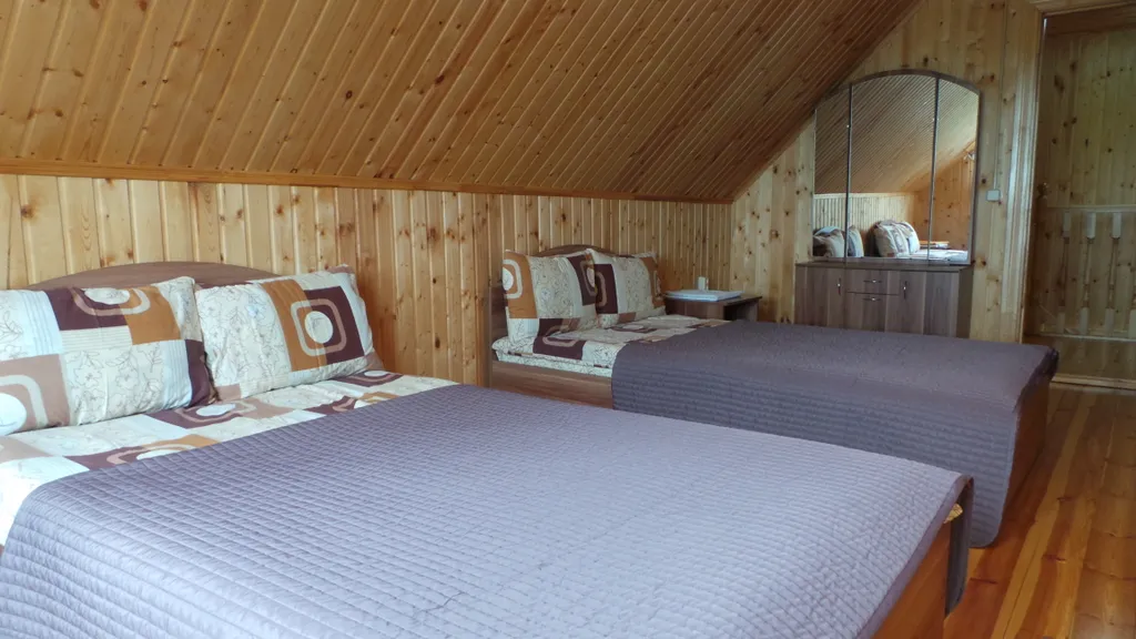 Бревенчатый дом с баней