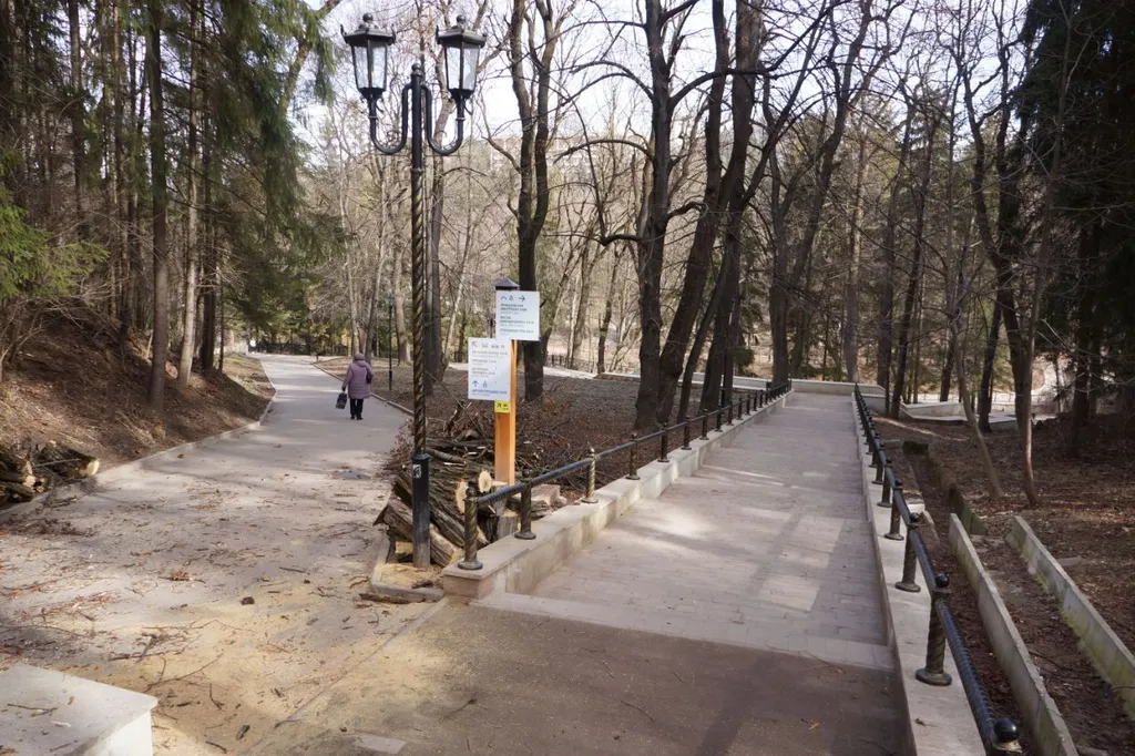 Квартира однокомнатная на улице Парковом пешеходе, 38 м², Кисловодск — двор