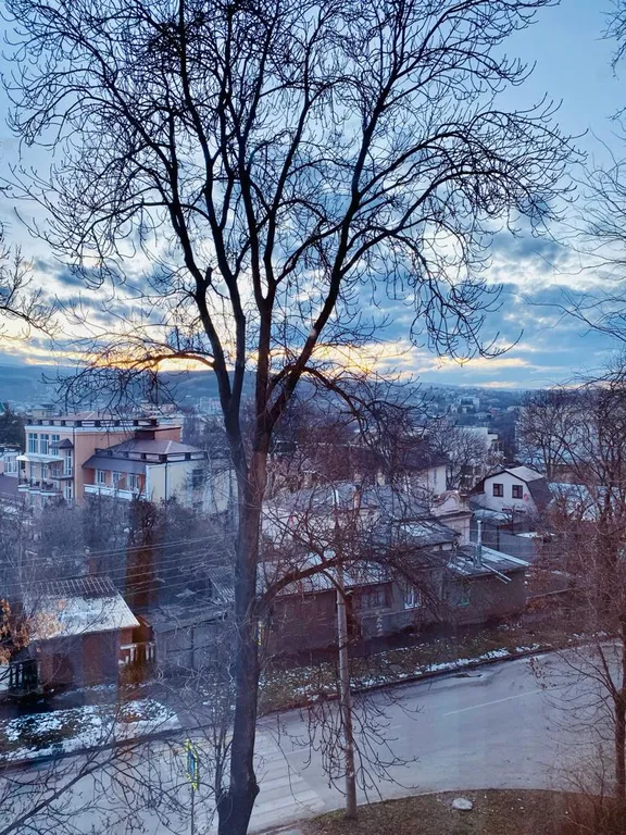Квартира трёхкомнатная на улице Клары Цеткин, 77 м², Кисловодск — фото 14