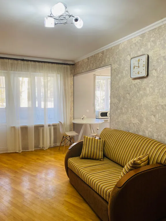 Квартира трёхкомнатная на улице Клары Цеткин, 77 м², Кисловодск — фото 4