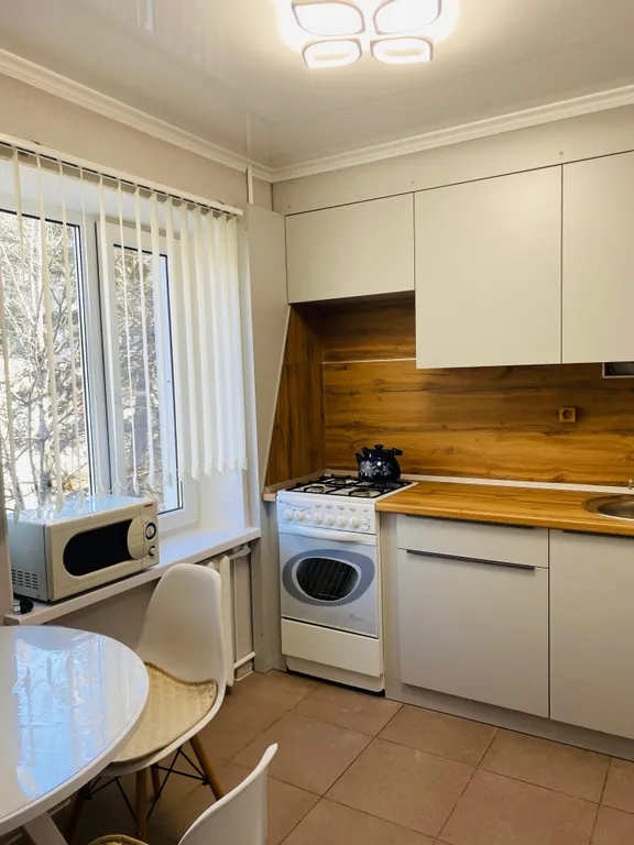 Квартира трёхкомнатная на улице Клары Цеткин, 77 м², Кисловодск — фото 6