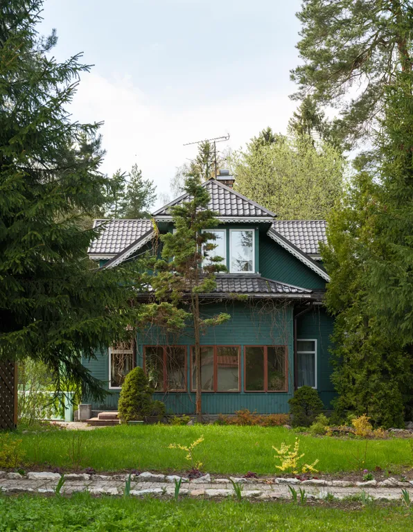 Коттедж с каминами и банным домиком на закрытой территории