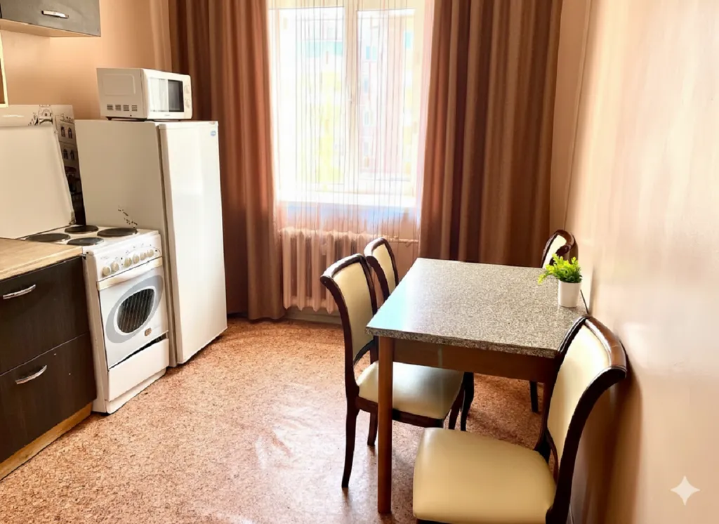 Квартира двухкомнатная на улице Трегубенко, 52 м², Минусинск — кухня