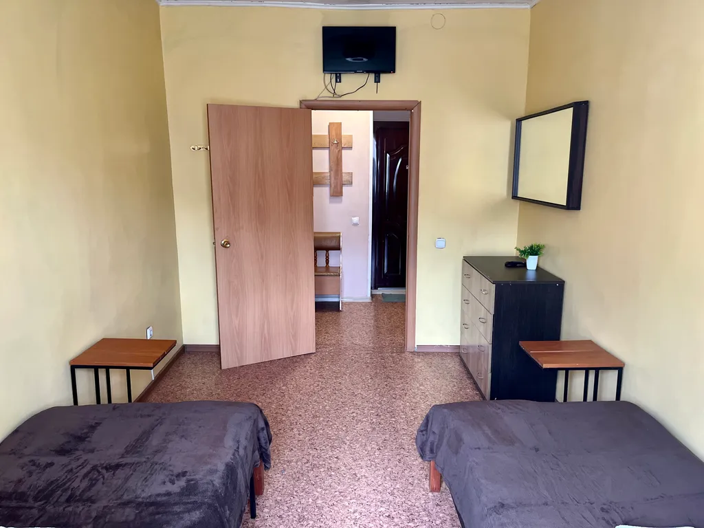 Квартира двухкомнатная на улице Трегубенко, 52 м², Минусинск — спальня, фото 8