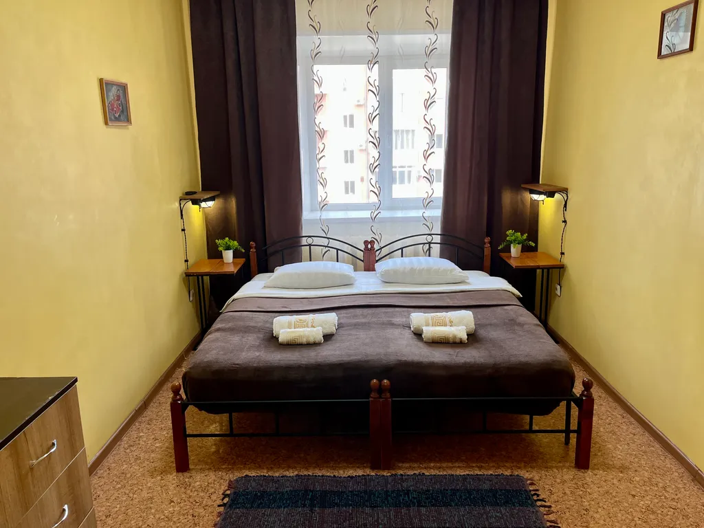 Квартира двухкомнатная на улице Трегубенко, 52 м², Минусинск — спальня, фото 9