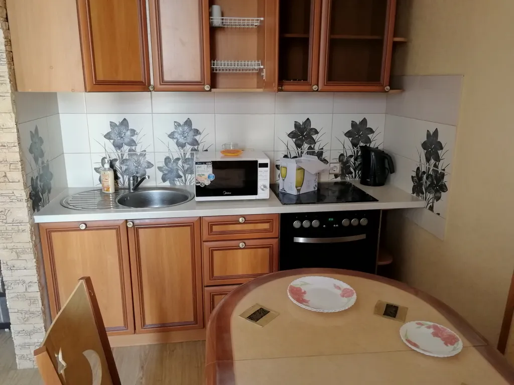 Квартира однокомнатная в Октябрьском, 42 м², Иркутск — кухня, фото 4