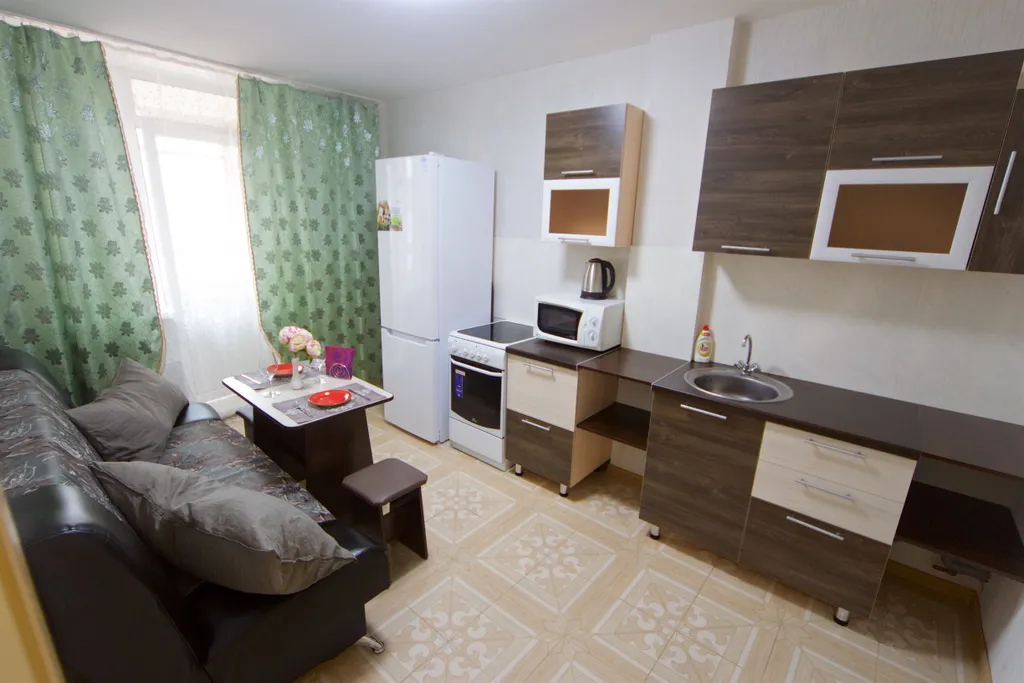 Квартира однокомнатная в Советском, 45 м², Красноярск — кухня, фото 2