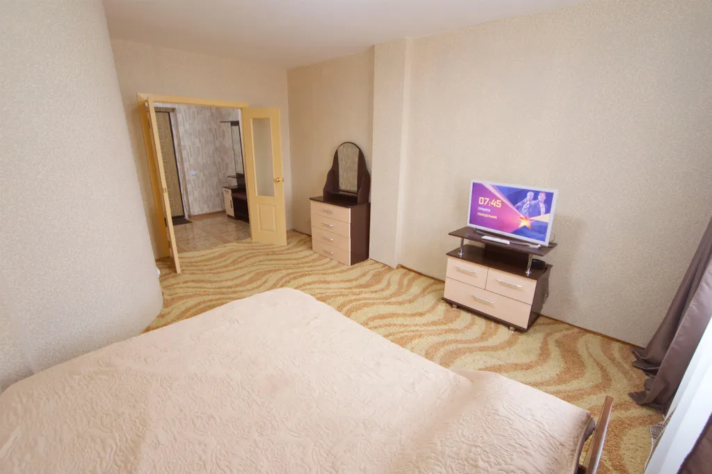 Квартира однокомнатная в Советском, 45 м², Красноярск — спальня, фото 3