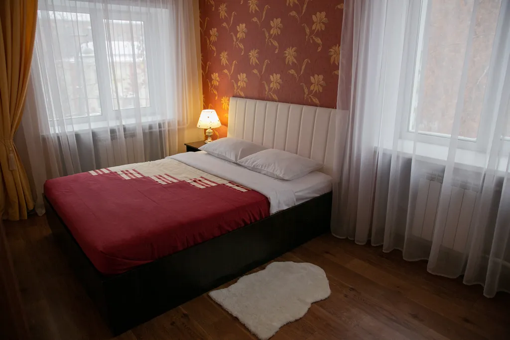 Квартира двухкомнатная в Центральном, 40 м², Красноярск — спальня, фото 2