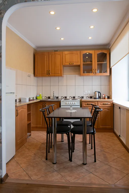 Квартира двухкомнатная в Центральном, 40 м², Красноярск — кухня, фото 2