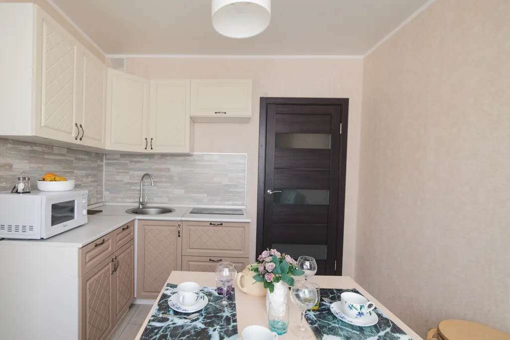 Квартира однокомнатная в Советском, 48 м², Красноярск — кухня, фото 2