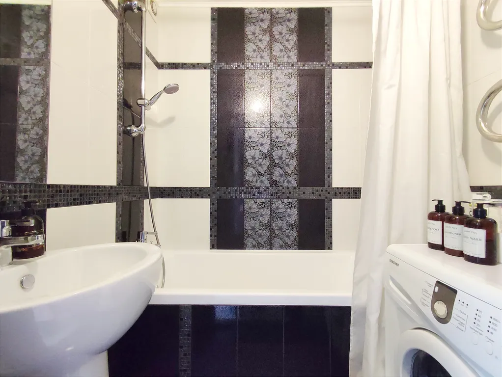 Квартира однокомнатная в Советском, 48 м², Красноярск — ванная комната, фото 3