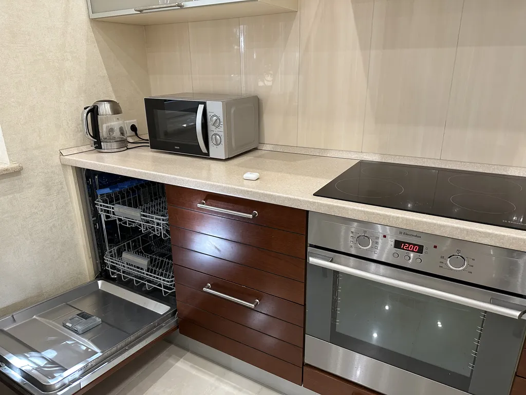 Квартира двухкомнатная на улице Боткинской, 55 м², Ялта — фото 2