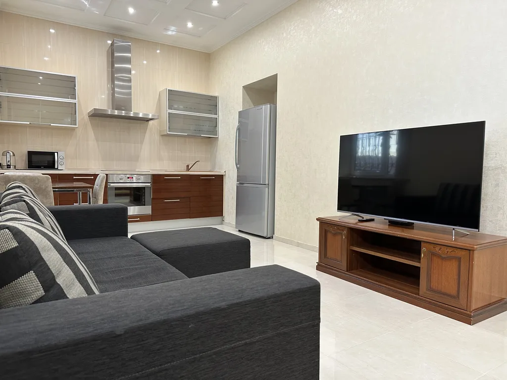 Квартира двухкомнатная на улице Боткинской, 55 м², Ялта — фото 3