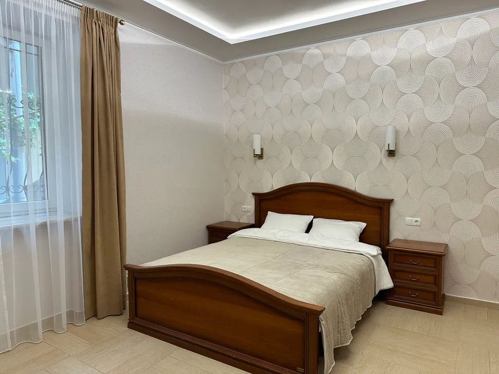 Квартира двухкомнатная на улице Боткинской, 55 м², Ялта — фото 5
